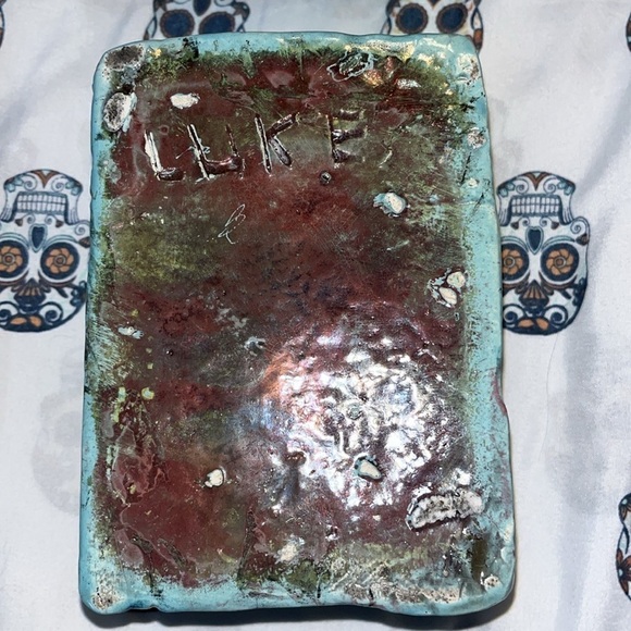 Treasure chest Signed Pottery glazed teal color.  Beautiful design. - Picture 5 of 5